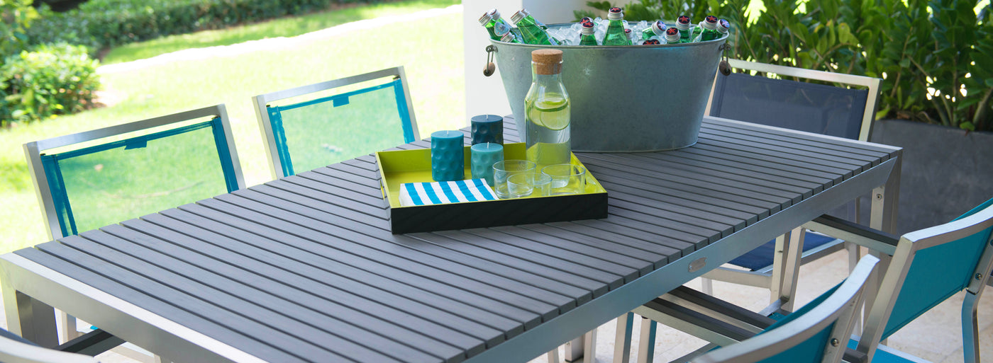 Outdoor dining table by Kannoa
